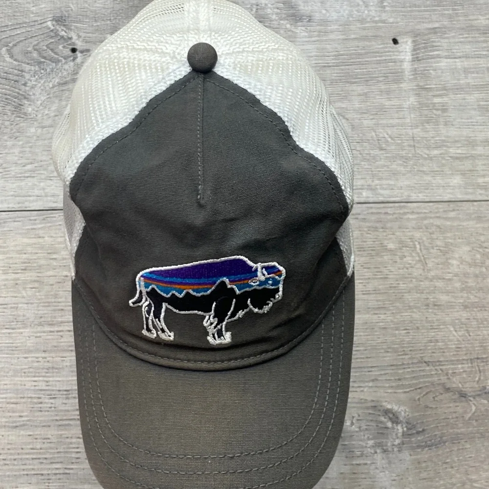 Patagonia Hat Trucker Fitz Roy Buffalo Mens OSFA Gray White Cotton Mesh Snapback
